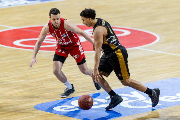 也在欧冠赛 也在欧冠赛